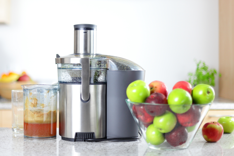 Juicing vs. Blending: Which is Better For Your Health?