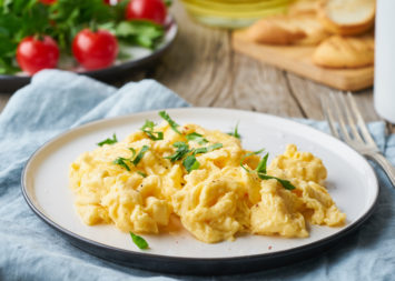 How to Make Healthy Scrambled Eggs