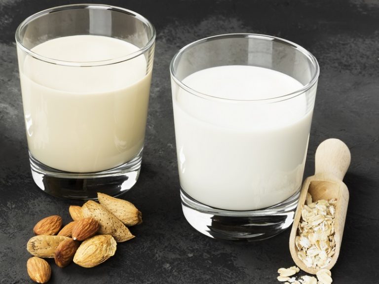 Oat Milk vs. Almond Milk: Which is Better For You? - BioTrust