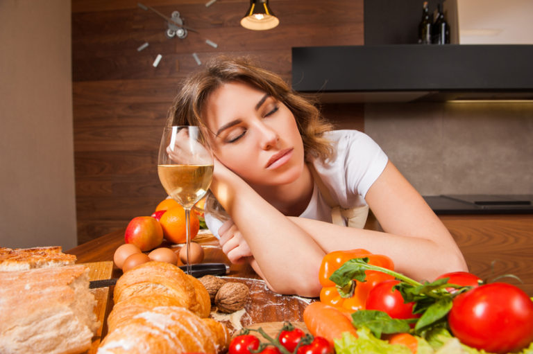 What Is a Food Coma (And 6 Ways to Avoid It) - BioTrust