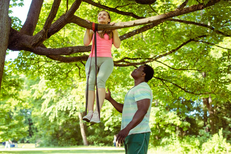 partner workout pullups