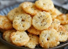 Crispy Cottage Cheese Crackers